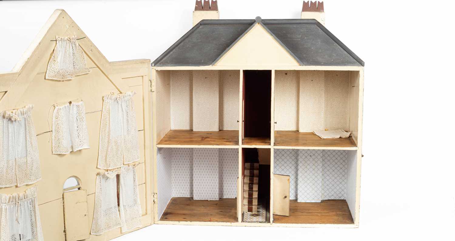 A mid 19th Century doll's house - Image 3 of 5