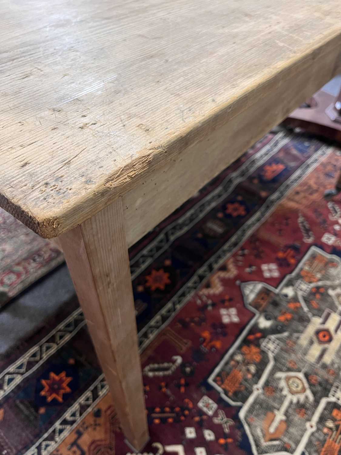 A Victorian pine table - Image 8 of 8