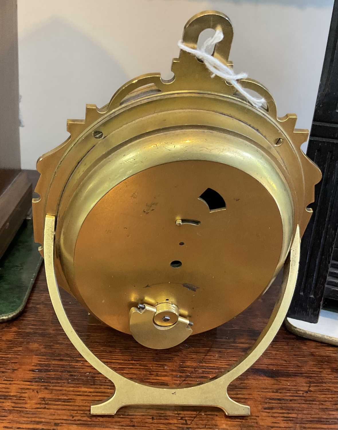 A Dent gilt metal strut clock - Image 7 of 8