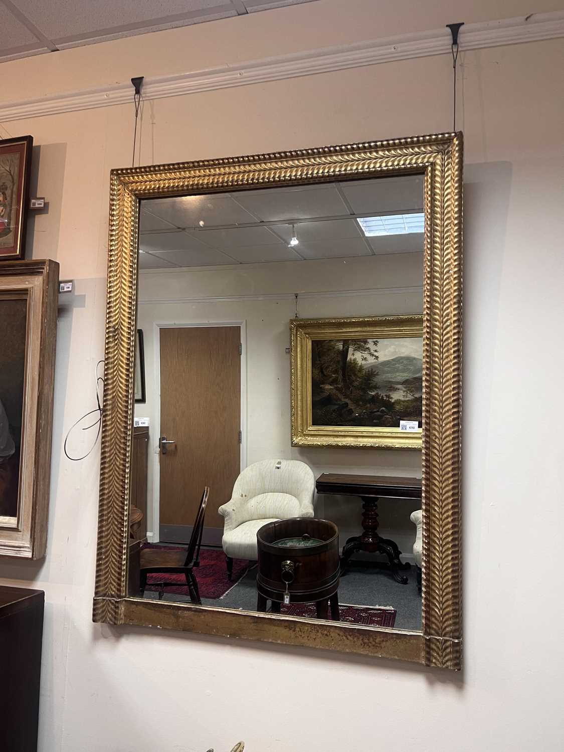 A gilt and gesso wall mirror - Image 3 of 9