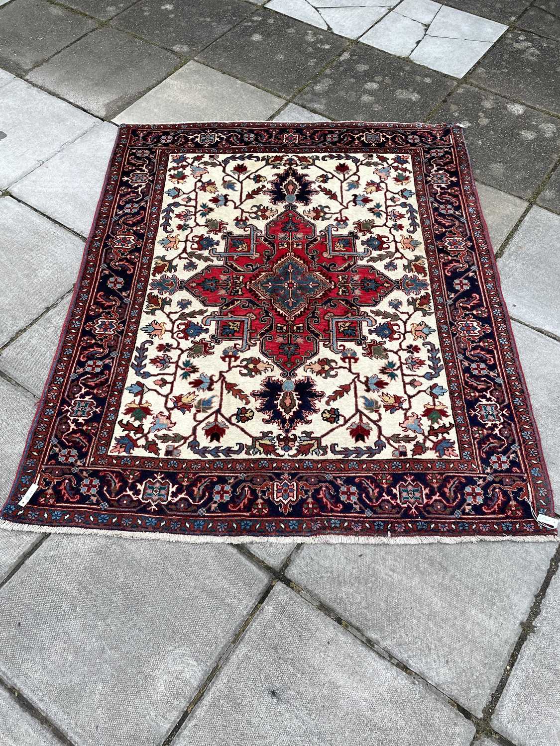 A Heriz rug - Image 13 of 17