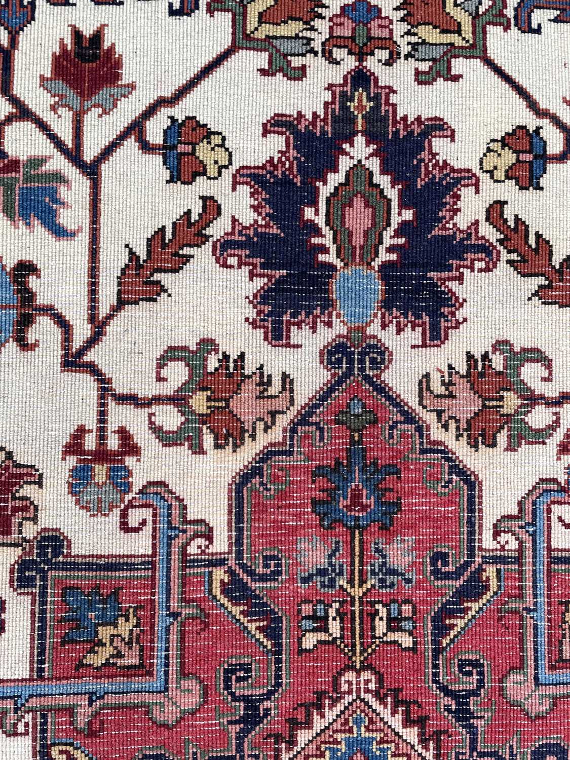 A Heriz rug - Image 15 of 17