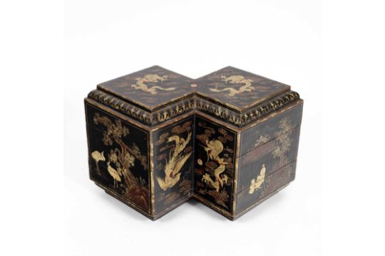 A three-tier lacquered storage box - Image 1 of 2