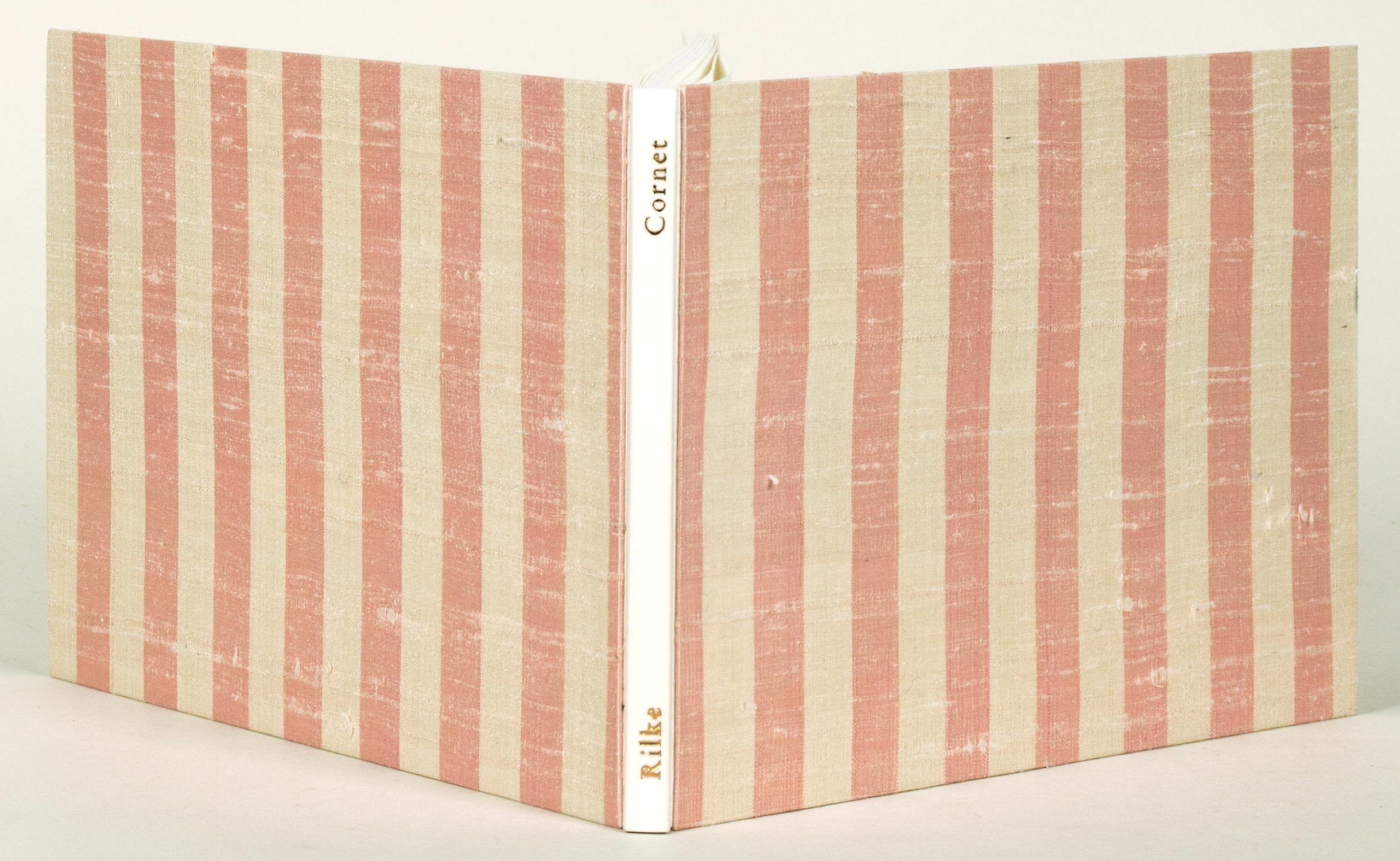 Einbände - Halbpergamentband, Deckel mit zweifarbigem Wildseidenbezug, von Susanne Depping, Münster.