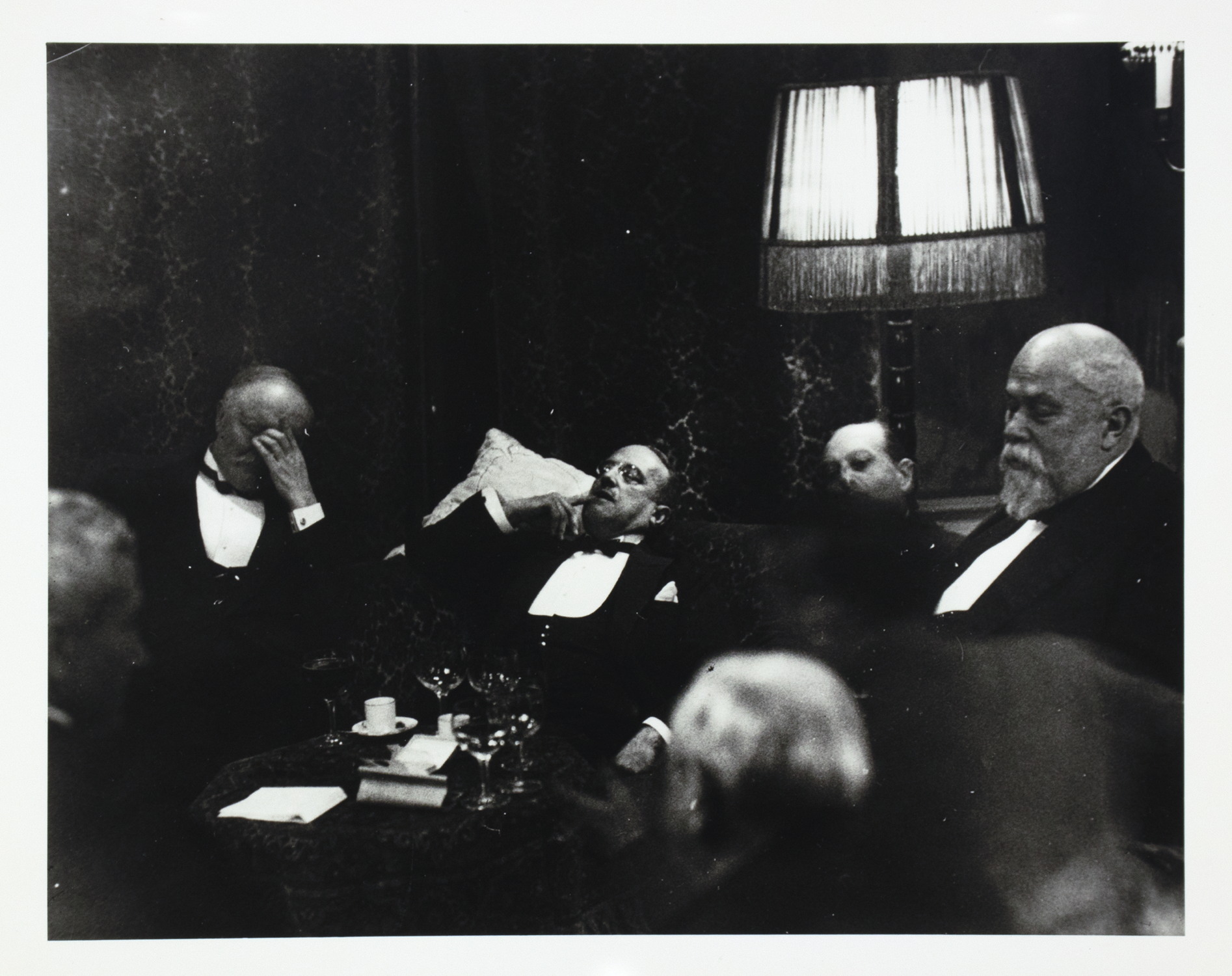 Erich Salomon. Sechs Momentaufnahmen. - Image 3 of 6