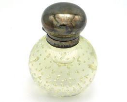A late Victorian 1900 Birmingham silver topped scent bottle with controlled bubble glass base by Syd