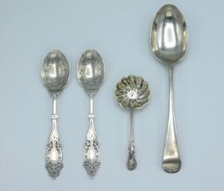 A decorative pair of Edwardian 1904 Sheffield silver teaspoons by Mappin & Webb, twinned with a 1904