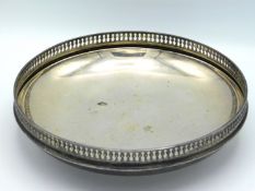 A 1903 Edwardian Sheffield silver fruit bowl by Walker & Hall, 220mm diameter x 55mm high, approx. 4