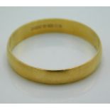 An 18ct gold band, 2.7g, size W