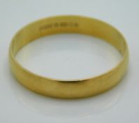 An 18ct gold band, 2.7g, size W