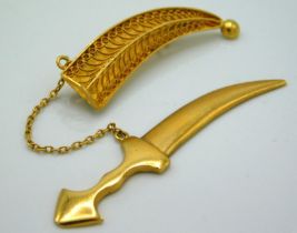 A yellow metal Jambiya dagger brooch, tests electr
