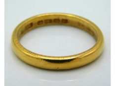 A 22ct gold band, 4.9g, size O/P
