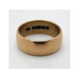 A 9ct gold band, 9g, size S