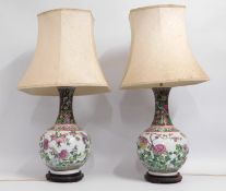 A pair of decorative Chinese porcelain famille ros