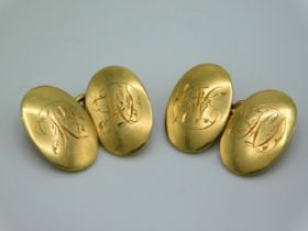 A pair of 18ct gold cufflinks with monograms, 19mm