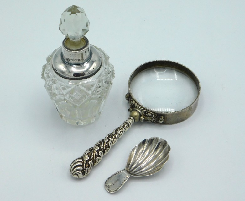 A c.1824 George IV London silver William Chawner caddy spoon, tidy silver repair to rear of handle,