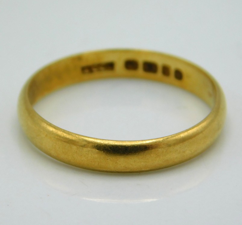 A 1960's 22ct gold band, 2.9g, size O/P