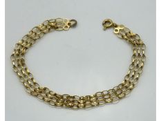 A 9ct gold three strand bracelet, 170mm long, 2.2g