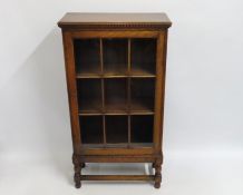 An oak glazed bookshelf, 1105mm high x 601mm wide