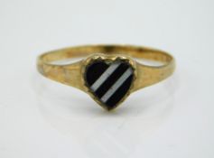 A 9ct gold ring with two tone heart shaped stone,