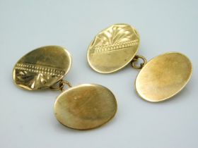 A pair of 9ct gold cufflinks, 14mm x 6mm, 3g