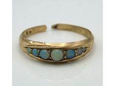 A 9ct gold ring set with opal, 1.6g, cut