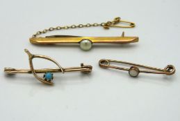 Two 9ct gold brooches, one set with pearl & the ot