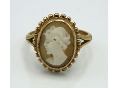 A 9ct gold cameo ring, 2.8g, size L