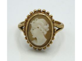 A 9ct gold cameo ring, 2.8g, size L