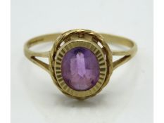 A 9ct gold ring set with amethyst, 1.7g, size P
