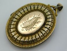 A 10ct gold locket, 13.5g, 58mm inclusive