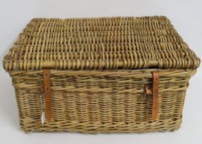 A large wicker trunk, 750mm x 550mm x 370mm