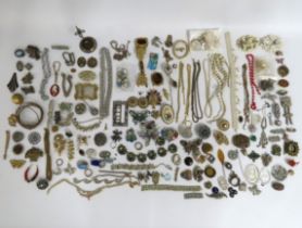 A quantity of costume jewellery items including br