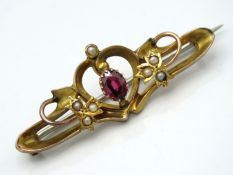 A 9ct Chester gold brooch set with garnet & pearl, 42mm wide, 2.8g