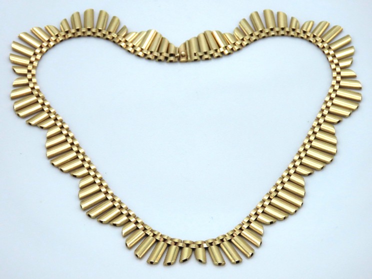 A decorative 9ct gold necklace, 405mm long, 40.4g,