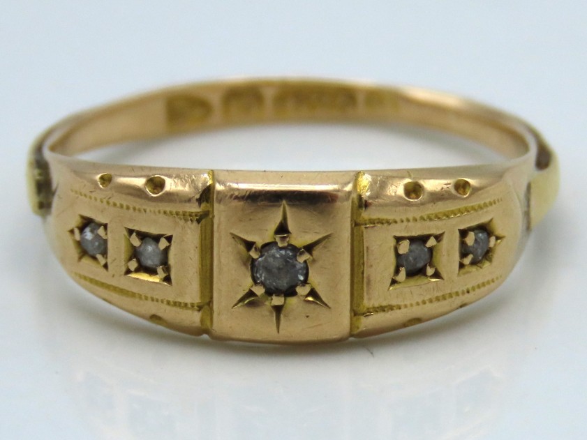 An antique 15ct gold ring set with five small diam