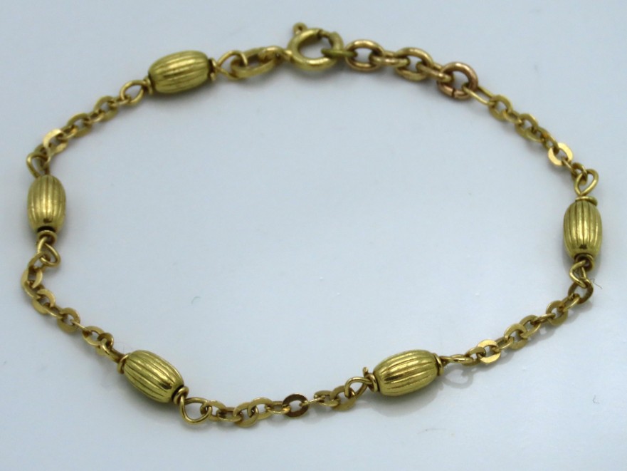 An 18ct gold bracelet, 3.6g, 165mm long