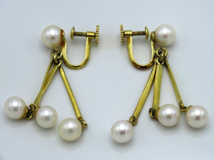 A pair of 14ct gold screw back earrings set with p
