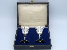 A cased pair of Sheffield silver goblets dating to 1969, maker mark 'BD', 104mm tall, 188.7g