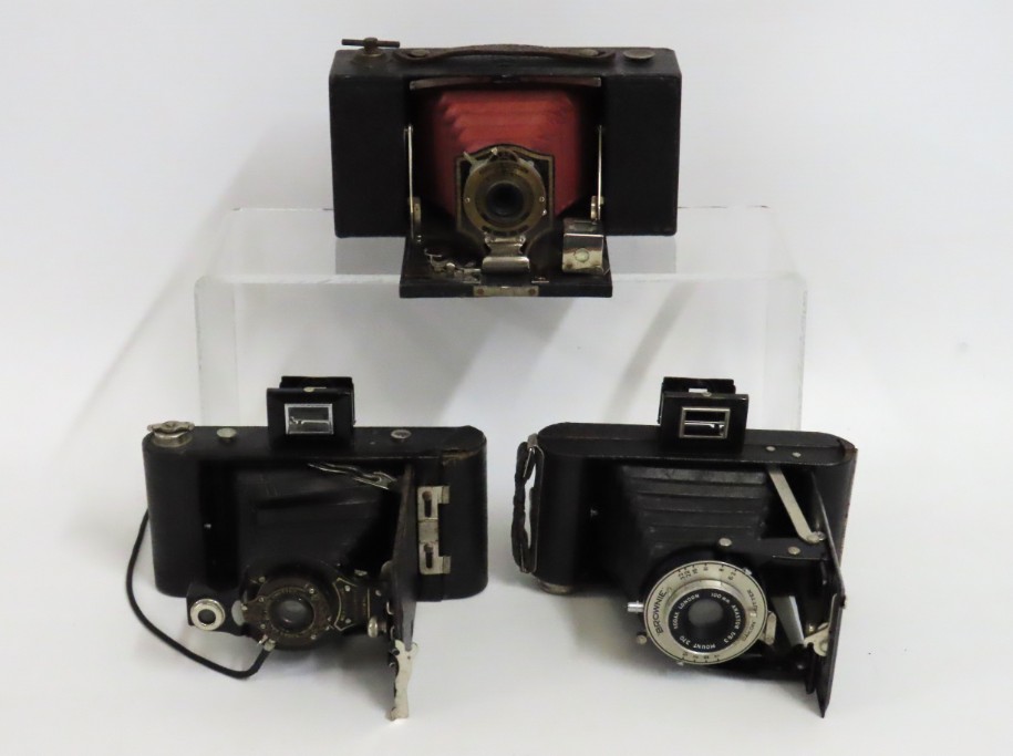A Brownie automatic, a Brownie no.2 folding camera