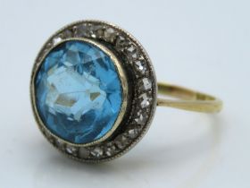 An 18ct gold ring set with aquamarine & 24 small r