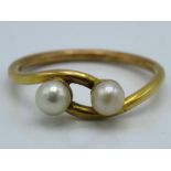A yellow metal crossover ring set with pearl, test