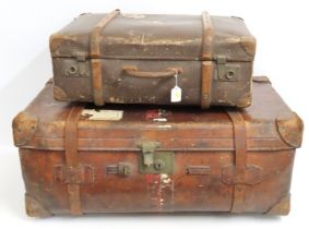An antique heavy leather travellers suitcase, 860m