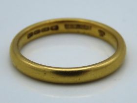 A 22ct gold band, 3.1g, size J/K