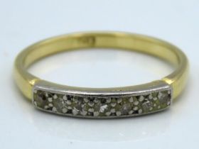 An 18ct gold ring set with small diamonds, 3g, siz