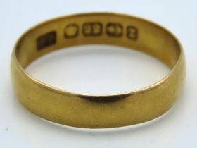 A 22ct gold band, 2.4g, size M/N