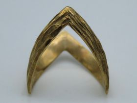 A 9ct gold wishbone ring, 1.7g, size G