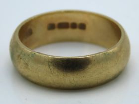 A 9ct gold band, 4.6g, size L/M