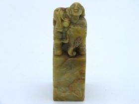 A detailed 19thC. Chinese hardstone seal depicting