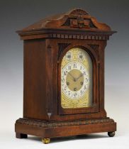 Junghans - Early 20th century German oak-cased chiming mantel or bracket clock